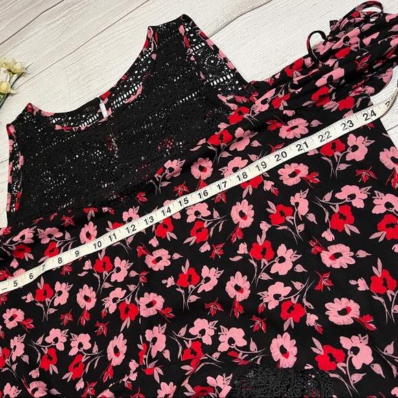 EXPRESS Lace Yoke Cold Shoulder Blouse - Picture 14 of 16